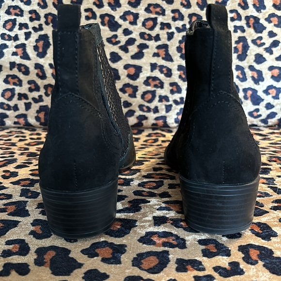 Expression bootie with mesh and cream fabric. Size 7. - Picture 4 of 5